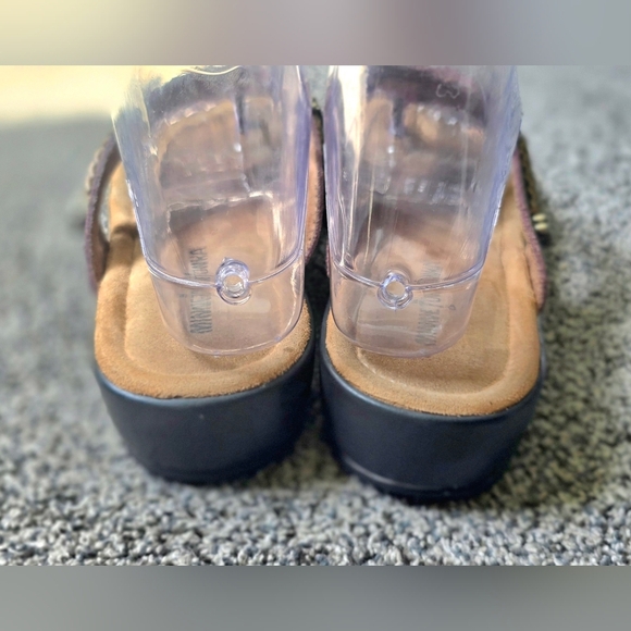 Minnetonka Silverthrone Women Flip Flop Sandals SZ 8 Silver Aztec Tribal Western - Picture 6 of 13